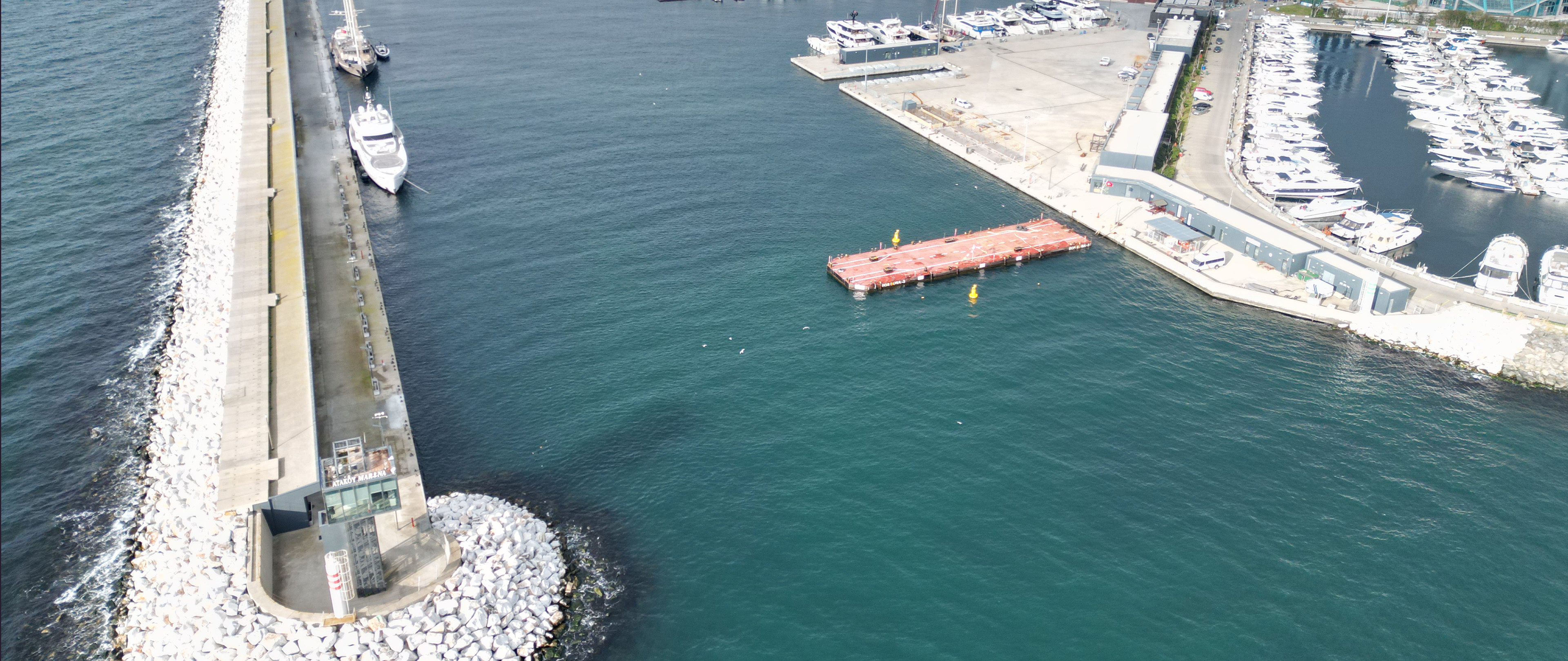 Ataköy'de dalgakıran ve marina havzasının havadan görünümü